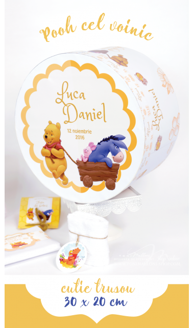 Trusou de botez cu broderie personalizata si ursuletul Winnie Pooh, Ursuletul cel voinic 11